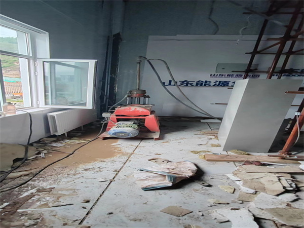 托喀依乡地基基础下沉墙体裂缝加固注浆顶升施工